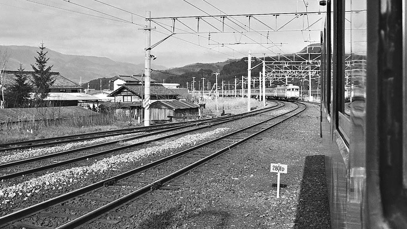 赤倉 鉄道駅名プレート 赤い電車｜日本全国の駅名グッズをお取り扱い