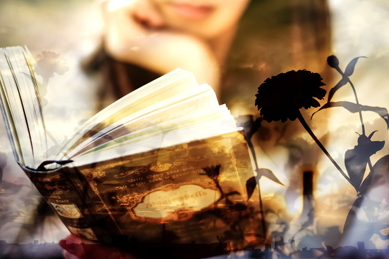 読書により創造力を鍛える女性