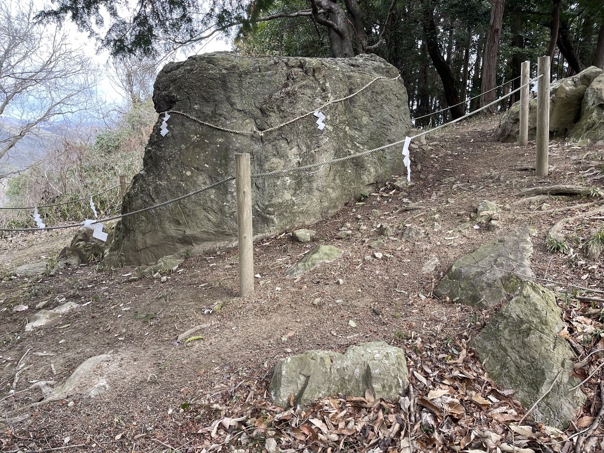 大きな岩です。