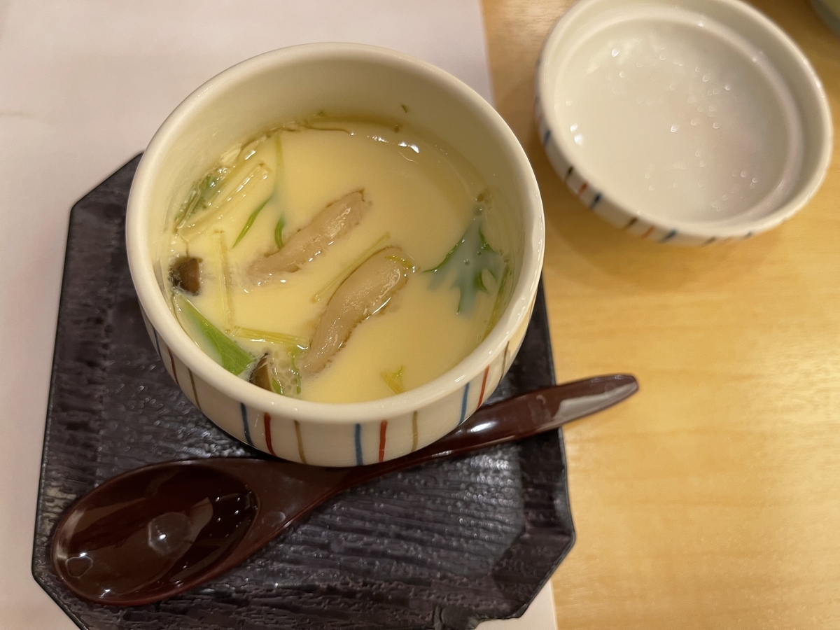 しめじなどが入った茶碗蒸しです。