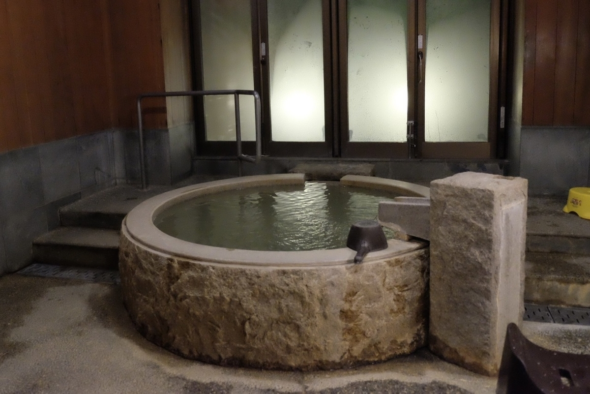 黒川温泉 やまびこ旅館 貸切風呂 くりぬき風呂