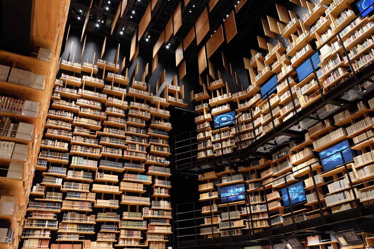 角川武蔵野ミュージアム本棚劇場