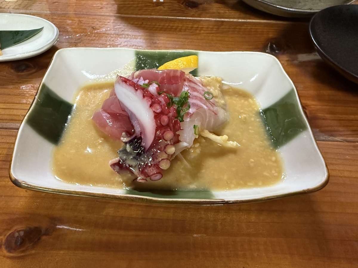刺身を酢味噌でいただく