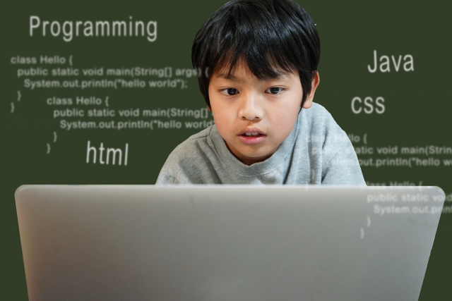 プログラミングに取り組む子ども