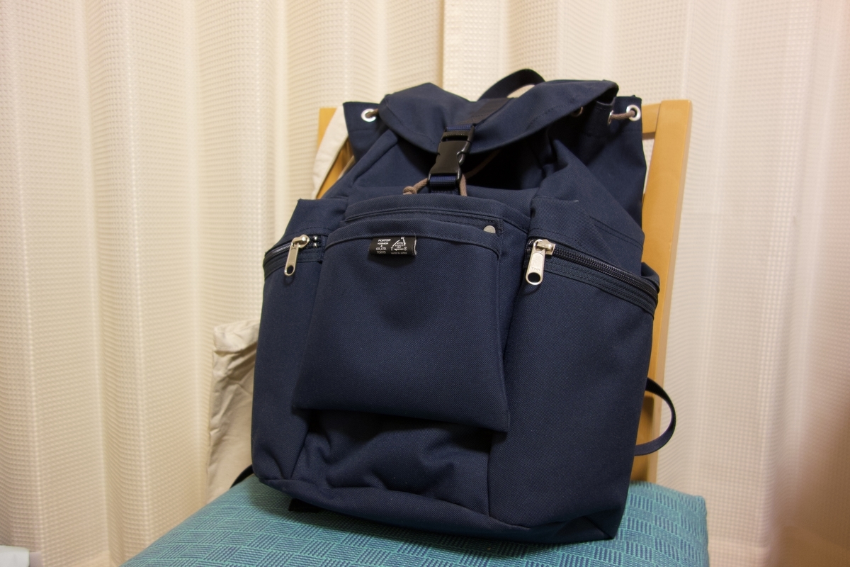 PORTER TANKER RUCKSACK 622-09312のサイドのジップからMacBook Pro 13