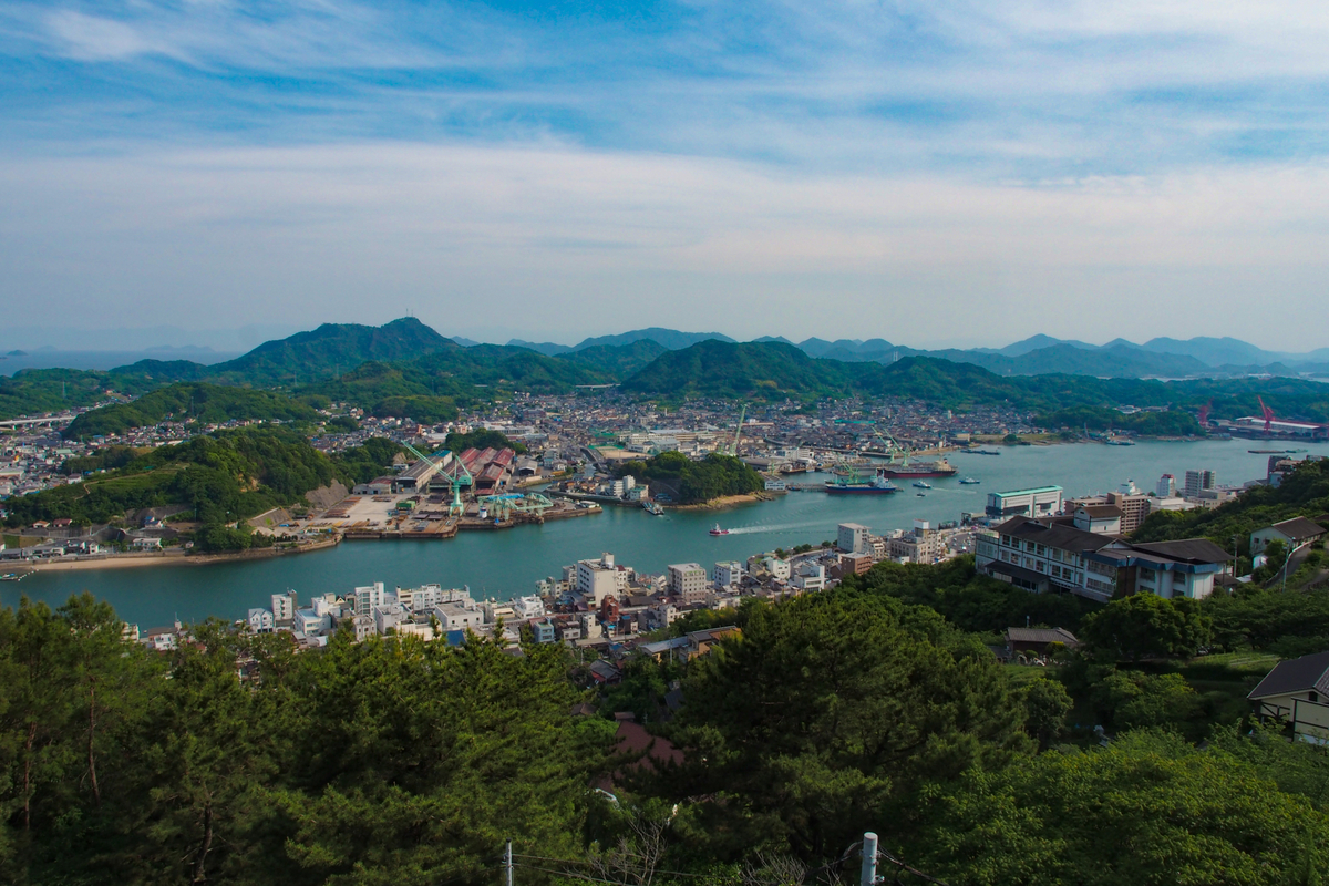 展望台から尾道水道を望む。
