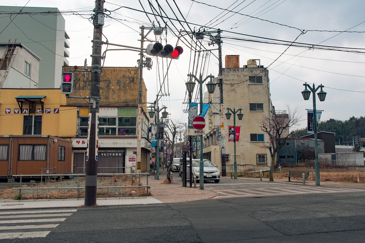駅前の商店街エリア。