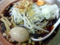 [神保町][ラーメン]通常の約2.5倍のタレを使用した7段醤油ラーメン＠覆面 智