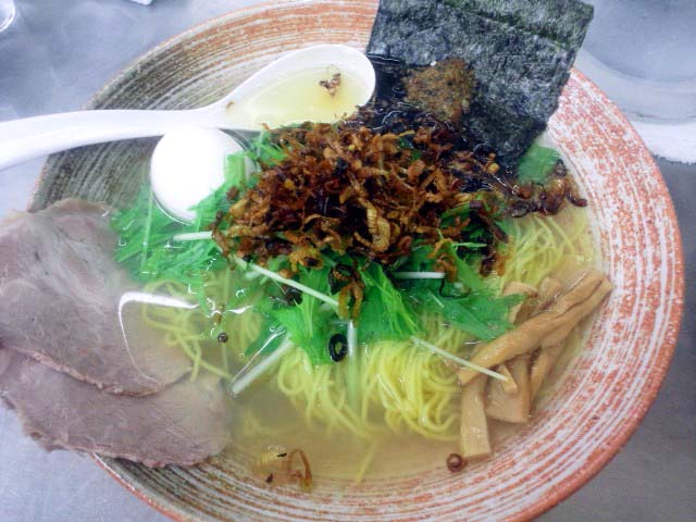 牡蠣と丸鶏と魚介の塩ラーメン（880円）＠覆面 智