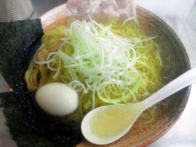 上海蟹とホタテ貝柱とホッキ貝等の贅沢塩ラーメン大盛り（1,300円）