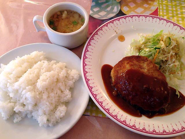 日曜限定のサービスセット・チーズ入りハンバーグカツ焼（1,000円）