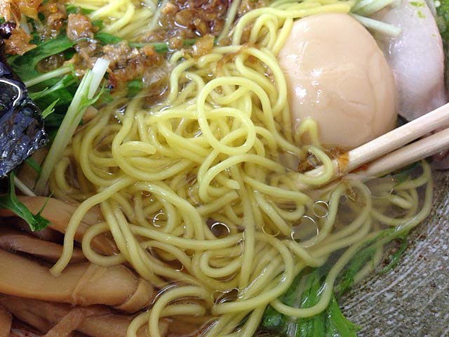 麺に絡めてズビビンズビビン