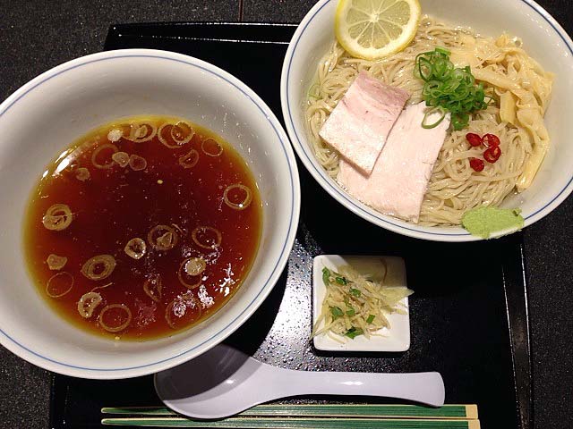 澄んだスープと細麺による上品なビジュアルで第1位を獲得したつけ麺