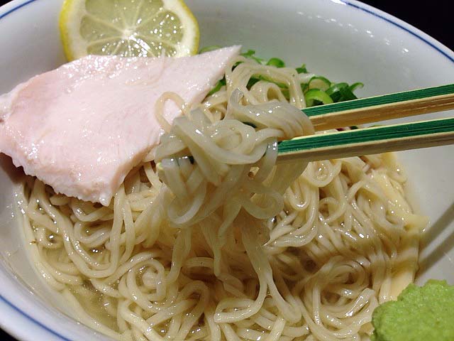 そのまま食べても味のする麺