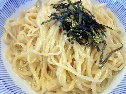 ちなみに、今回は麺が温かい「あつもり」にしてもらいました