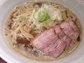 [銀座][東銀座][ラーメン]大盛だと丼が一回り大きくなり、さらにはスープ増し状態