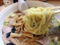 [新橋][ラーメン]気温や湿度によって茹で時間を変えるというこだわりの中太多加水麺