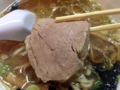 [新橋][ラーメン]5枚とございます。箸で持ち上げるとホロッと崩れる柔らかさ