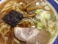 [浅草][田原町][ラーメン]豚骨鶏ガラに野菜でダシをとった甘めの醤油スープをズビビビビ