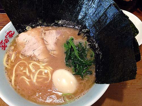 ラーメン麺固め700円＋海苔＆味玉追加（＋各100円）