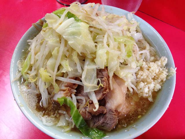 「ラーメン二郎 三田本店」の小ぶたダブルラーメン（2013）