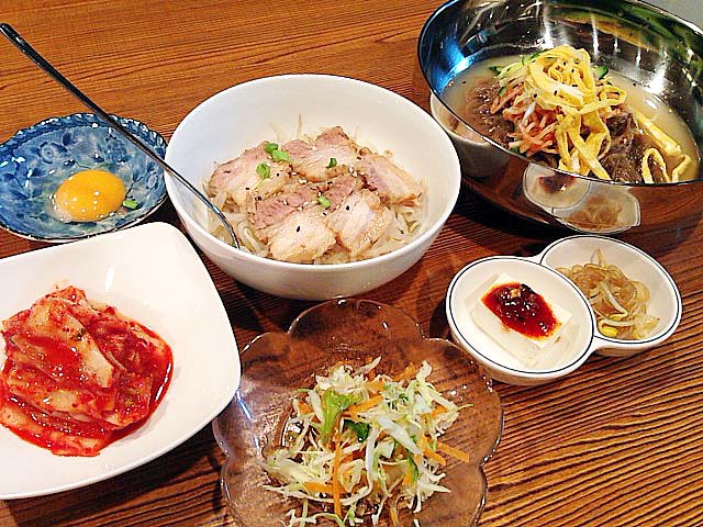 有楽町「まだん」の韓国冷麺＋ミニチャーシュー丼セット