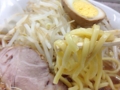 [渋谷][ラーメン][中華]固めに茹でられた厚みのある平打ち麺をズビビンズビビン