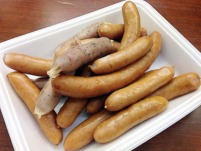 神宮球場の名物グルメ「ルウジャパン」のウインナーメガ盛