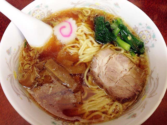 谷中路地裏の老舗庶民派中華「一寸亭」の醤油ラーメン