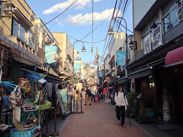 土日祝日ともなれば大混雑必至な谷中銀座商店街