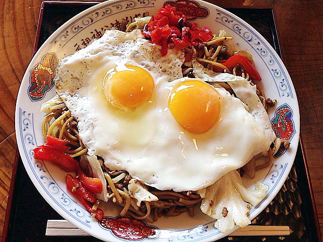 「元祖 神谷焼きそば屋」の肉玉子野菜ダブル