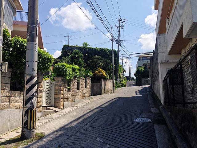 周辺は閑静な住宅街なことも相まってスゴさに拍車がかかります