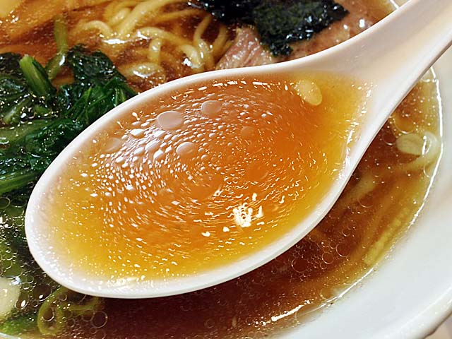 レンゲですくうと渦巻き状に踊り出す様に何かちょっと救われた