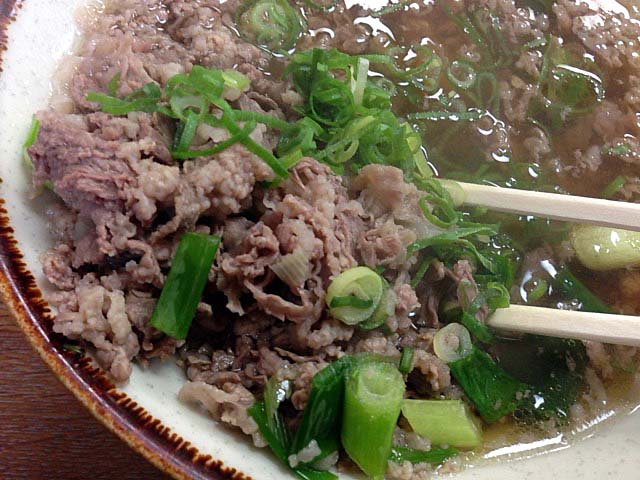 肉吸いと同料金の肉うどん（650円）よりもきっと多いであろう牛肉