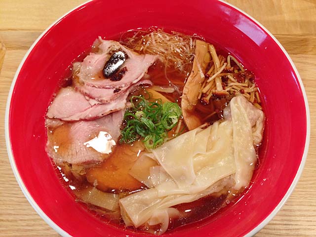 東京・巣鴨「蔦」のチャーシューワンタン醤油Soba