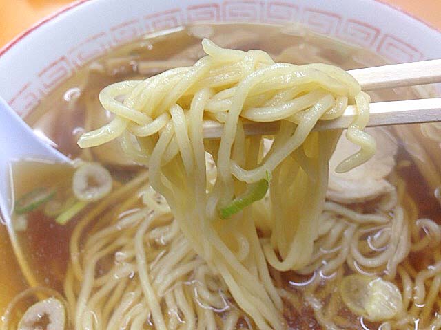 チュルリラ啜れる気持ちウェービーな中細麺