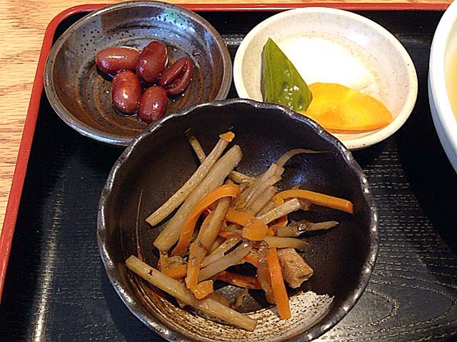 麻布十番の老舗「福島屋」おでん定食の小鉢類