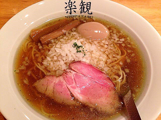 西麻布「楽観 NISHIAZABU SILVER」の味玉パール（塩ラーメン）