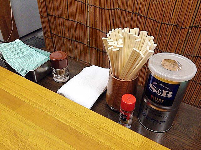 調味料は胡椒と一味唐辛子のみとこれまたシンプル