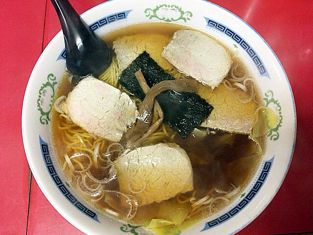 半チャンラーメン御三家 1杯430円 神保町屈指の老舗 伊峡 は半チャンラーメンでも630円と激安 己 おれ