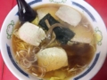 [神保町][ラーメン][チャーハン]表面から湯気がモクモク立ち上がってレンズを曇らせます