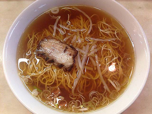 浅草で創業約50年の老舗「あづま」の醤油ラーメン