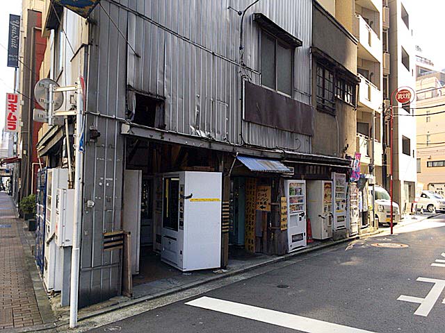 おっ、自動販売機発見！