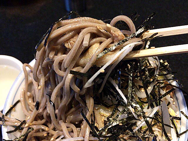 大手町「港屋2」の冷たい肉そば