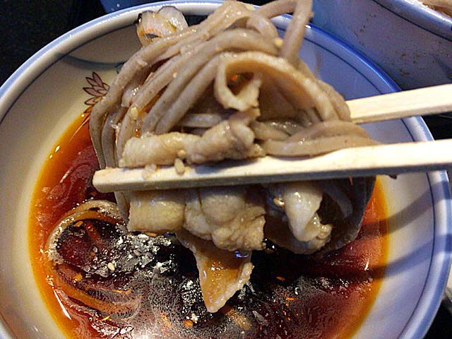 豚肉と一緒に啜ればピリ辛しゃぶしゃぶ感覚