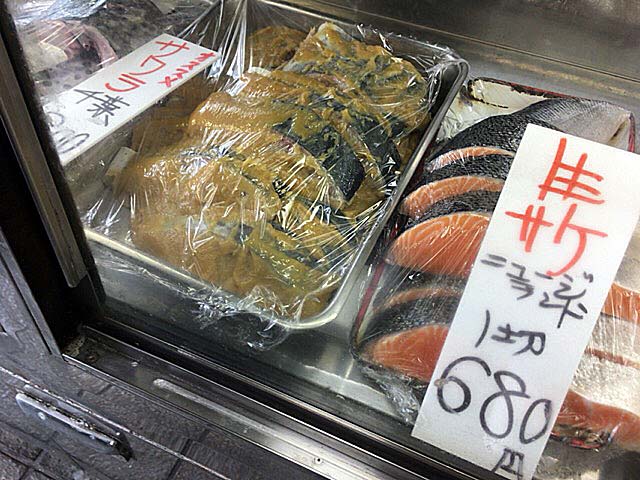 東京都渋谷区松濤の老舗鮮魚店「魚力」のショーケース