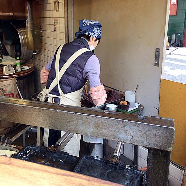 見るからに甘そうなあんこをタップリ使用して焼き上げます