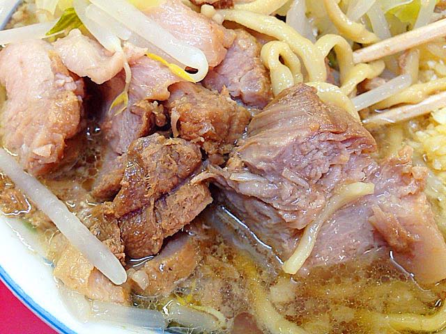 直系最古参の「ラーメン二郎 目黒店」の小ラーメンW豚入りヤサイニンニク 直系最古参の「ラーメン二郎 目黒店」の小ラーメンW豚入りヤサイニンニク