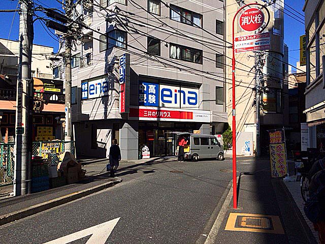 「ラーメン二郎 ひばりヶ丘駅前店」目の前の通り
