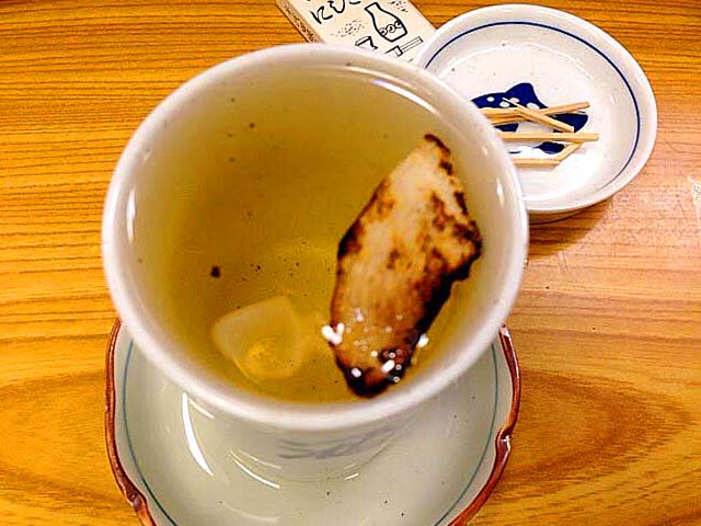 千駄木の老舗居酒屋「にしきや」のふぐひれ酒